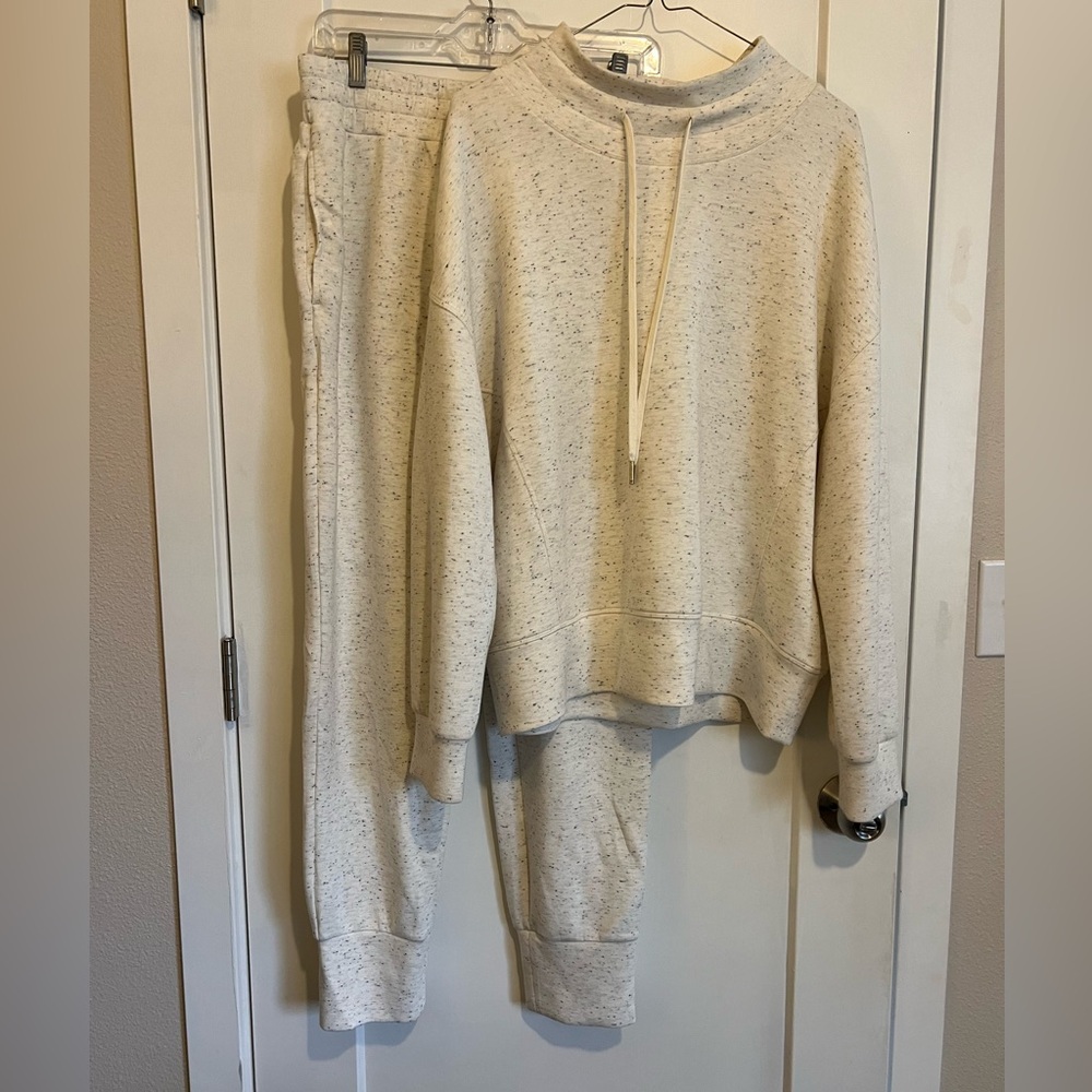 Varley DoubleSoft Cream Speckled Jogger Set